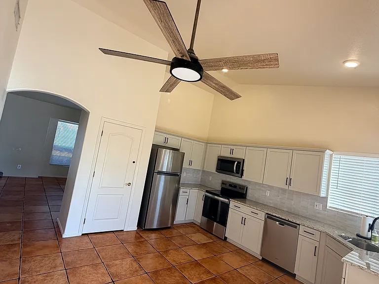 9005 N Lawndale Dr — Photo 16