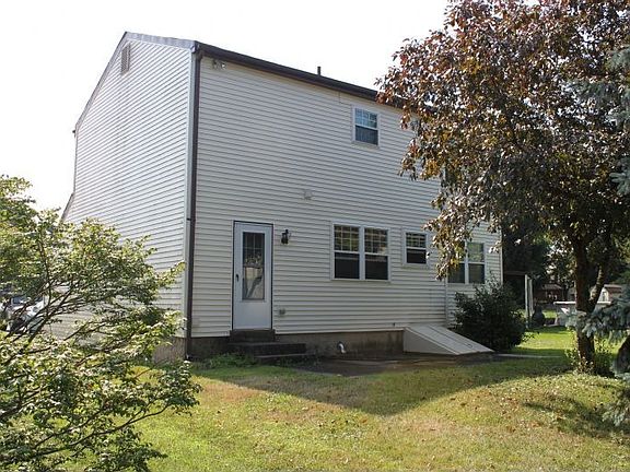4th image of 13 Meadowlark Ln