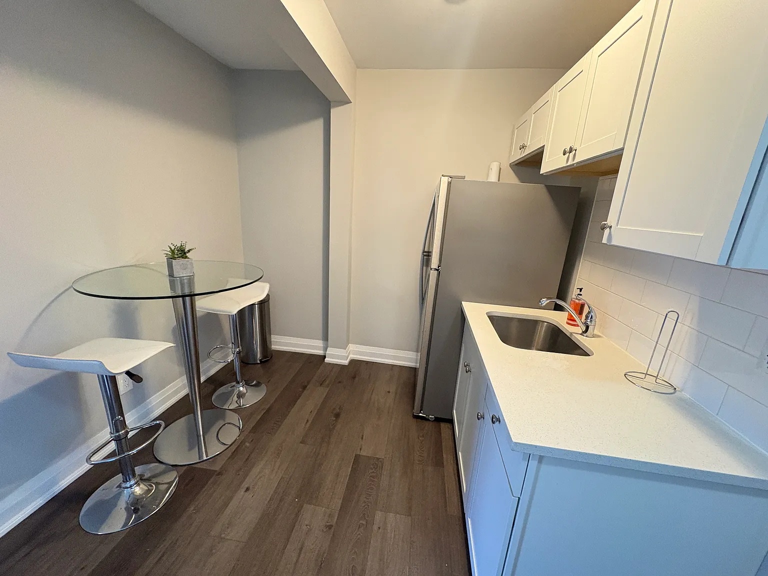 Furnished Unit In Small 6 Unit Building — Photo 2