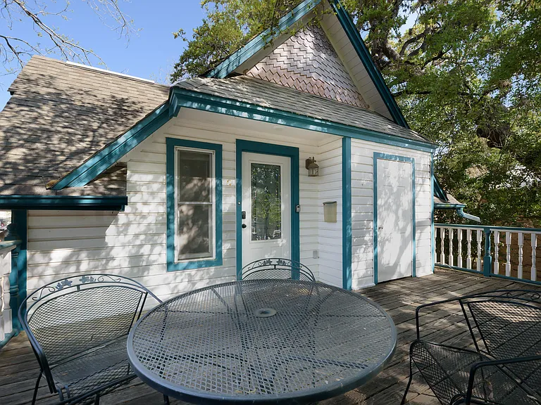 433 W San Antonio St #C — Photo 1