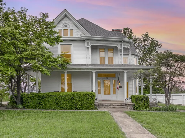 210 Sunset Dr, Williamstown, KY 41097