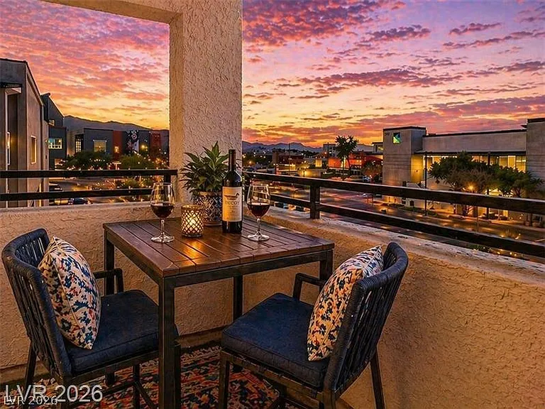 129 Laguna Commons Ln — Photo 4
