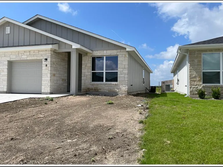 2925 Quail Ridge Ln #B — Photo 2