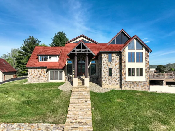 541 Plantation Dr, Richlands, VA 24641