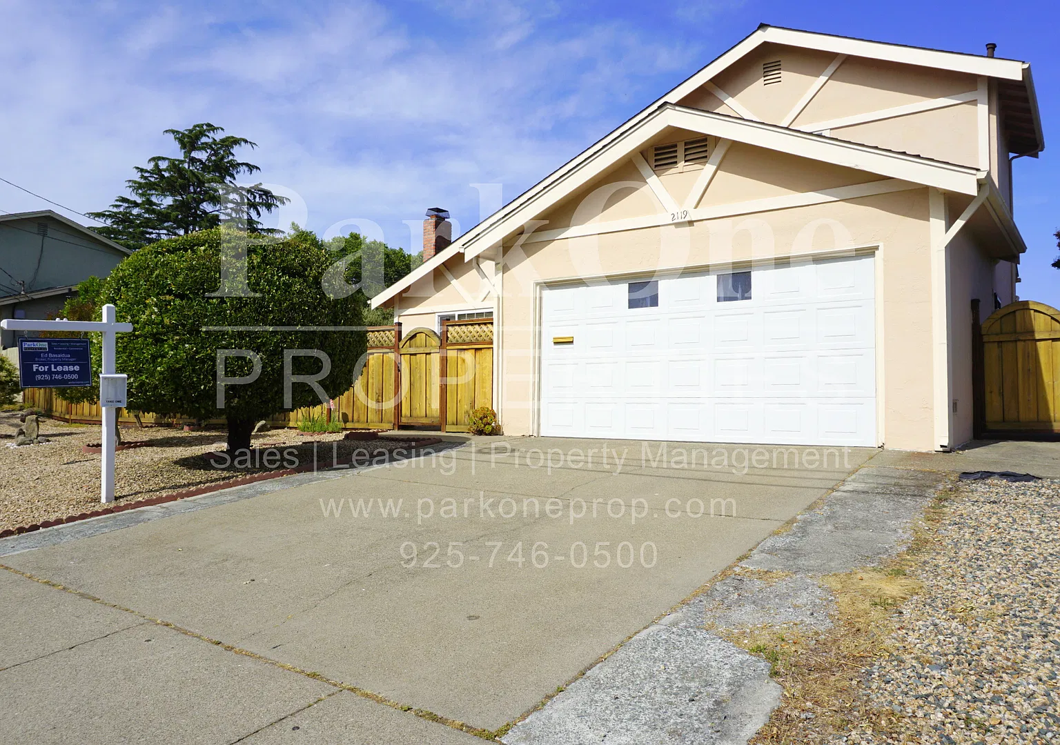 Beautiful 4-Bedroom Single Family Home with Spacious Yard | Great Location — Photo 1