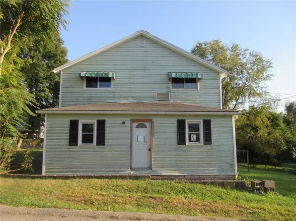 10 Kennedy St, Republic, PA 15475