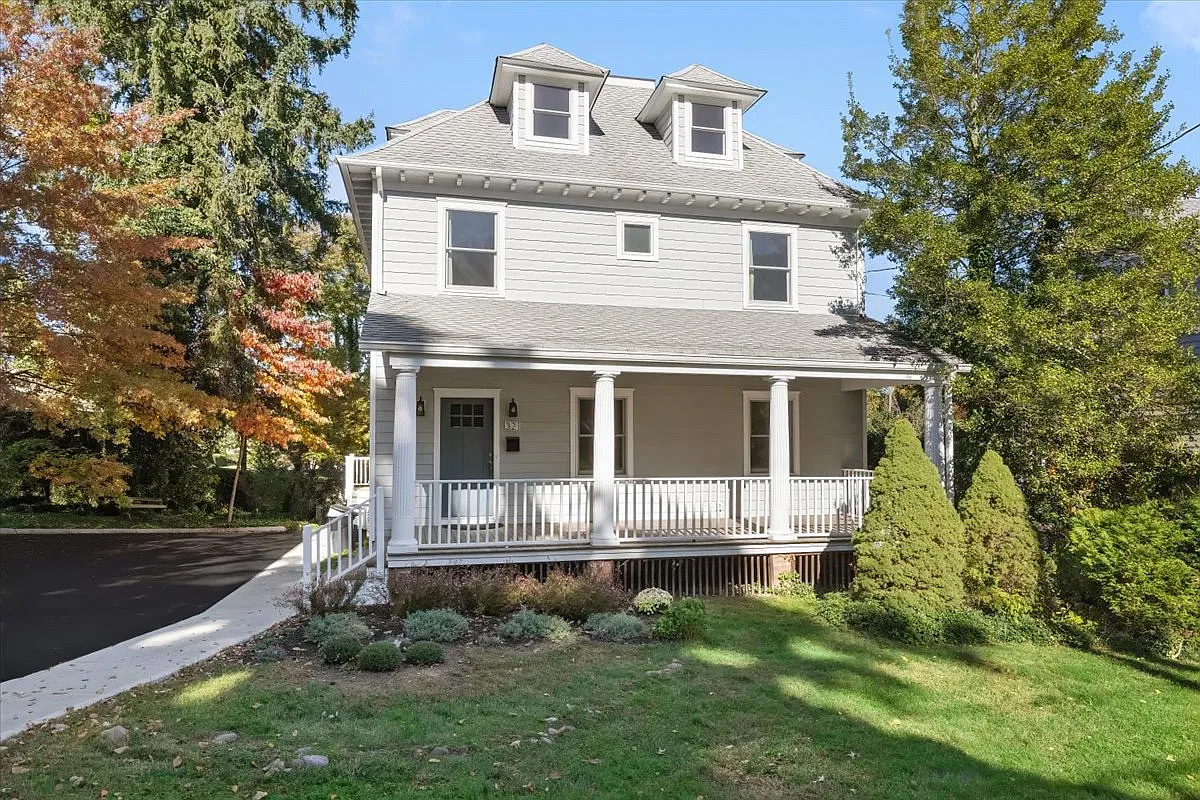 5 bed, 2.5 bath, $6,500 — Photo 2