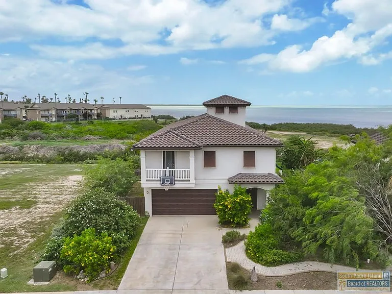 133 Oleander Dr — Photo 4