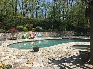 32 Hull Pl, Ridgefield, CT 06877