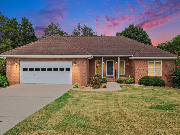 909 Greenview Dr, Fayetteville, TN 37334