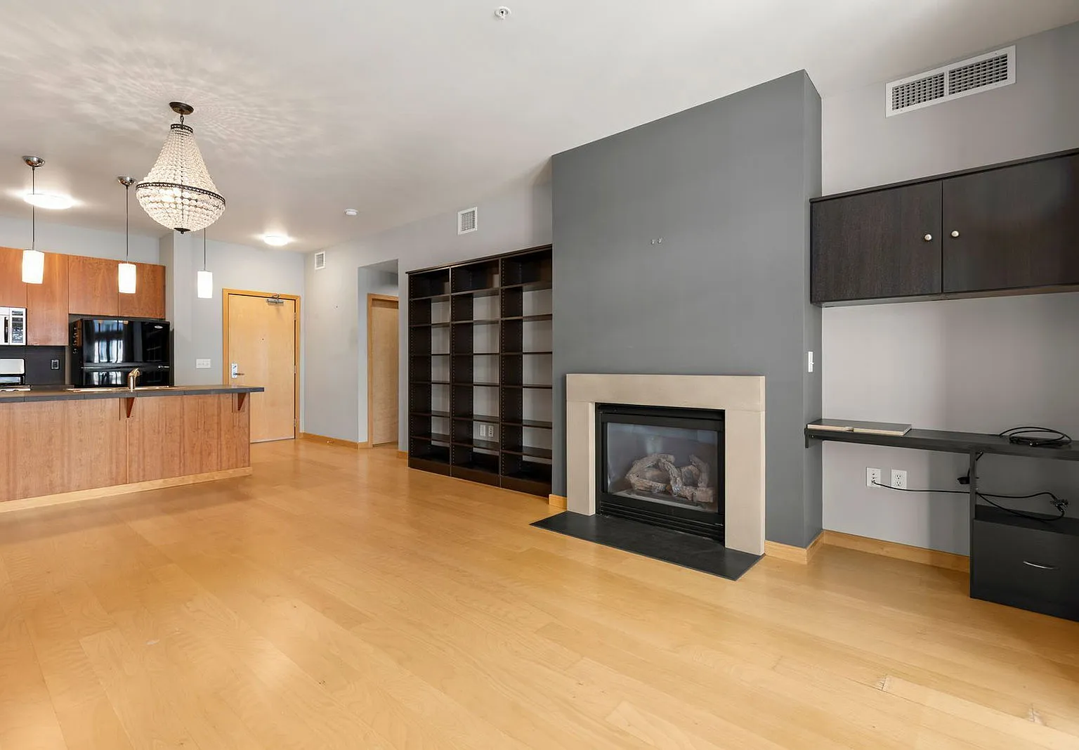 1 bed, 1.0 bath, 762 sqft, $2,350 — Photo 3