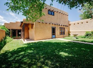 106 La Loma Plz, Taos, NM 87571