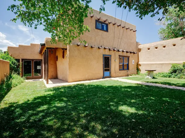 106 La Loma Plz, Taos, NM 87571