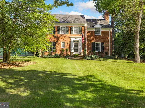 1319 Bishop Ln, Alexandria, VA 22302