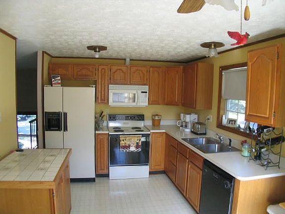 Kitchen has Portable Island