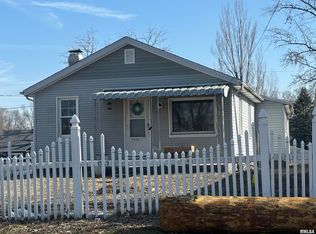 1110 N 16th St, Pekin, IL 61554