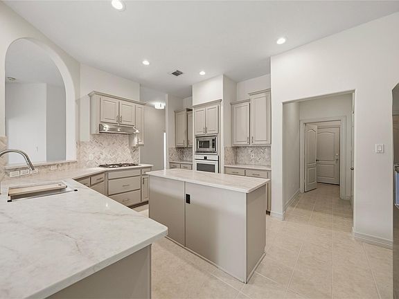 4th image of 43 Pebble Beach Ct