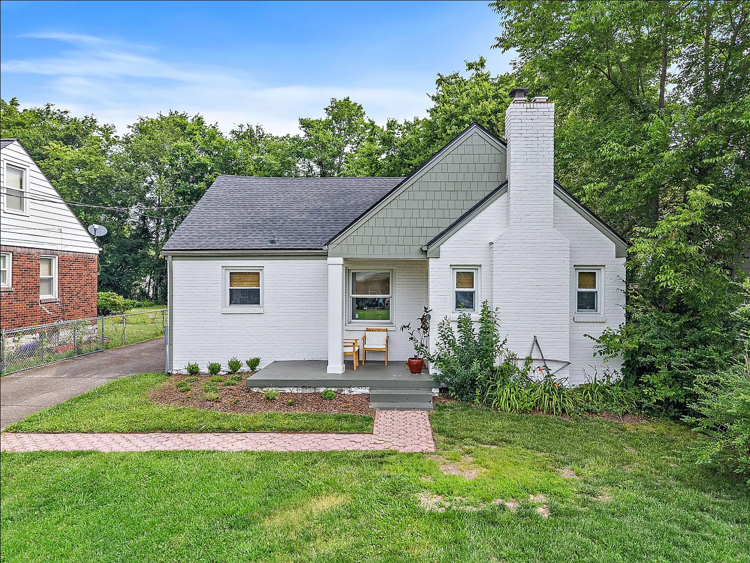 238 Thuss Ave — Photo 1