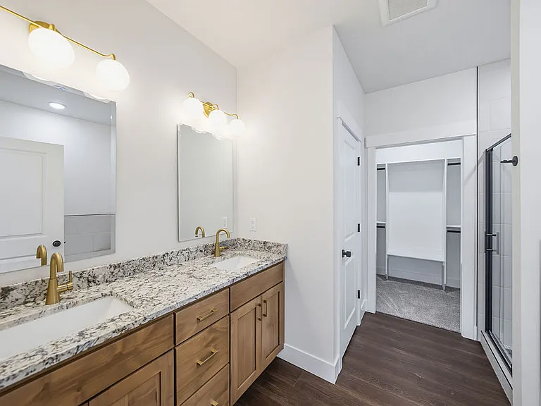 445 E River Ln — Photo 27