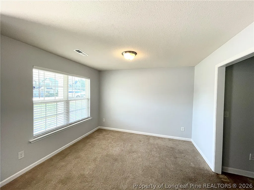 4 bed, 3.0 bath, 2403 sqft, $1,950 — Photo 4