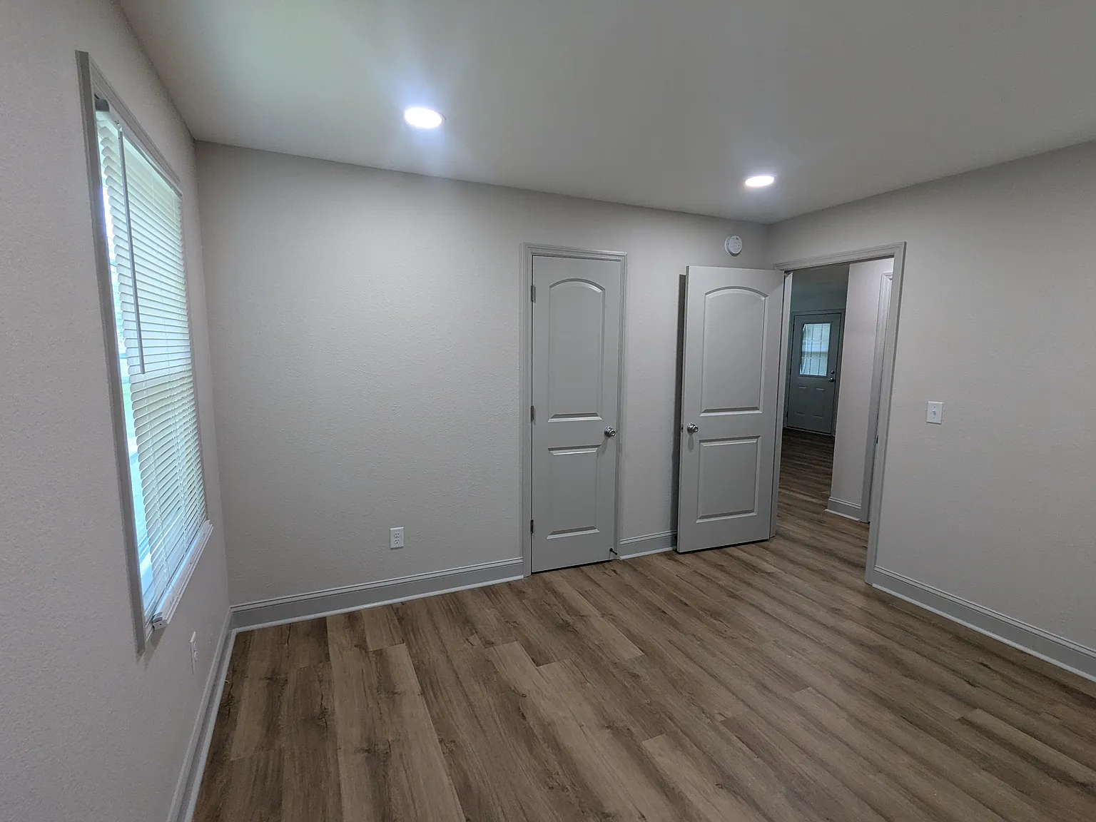 2 bed, 910 sqft, $1,000 — Photo 3