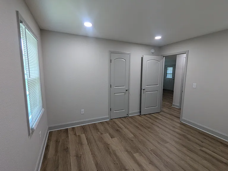 408 Prince Ln — Photo 3