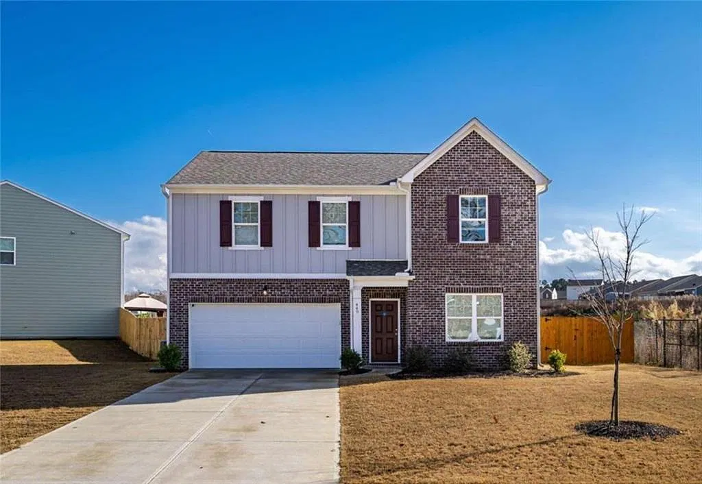 4 bed, 2.5 bath, 2389 sqft, $2,200 — Photo 1