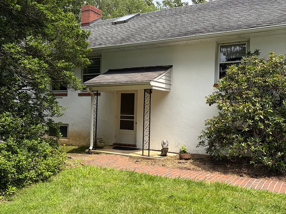 621 Sugartown Rd