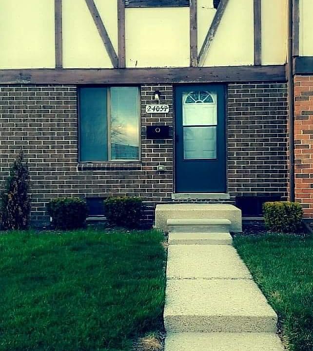 1st image of 24057 Grange St