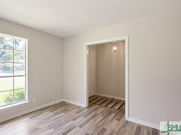 4th image of 709 Leaning Oaks Dr