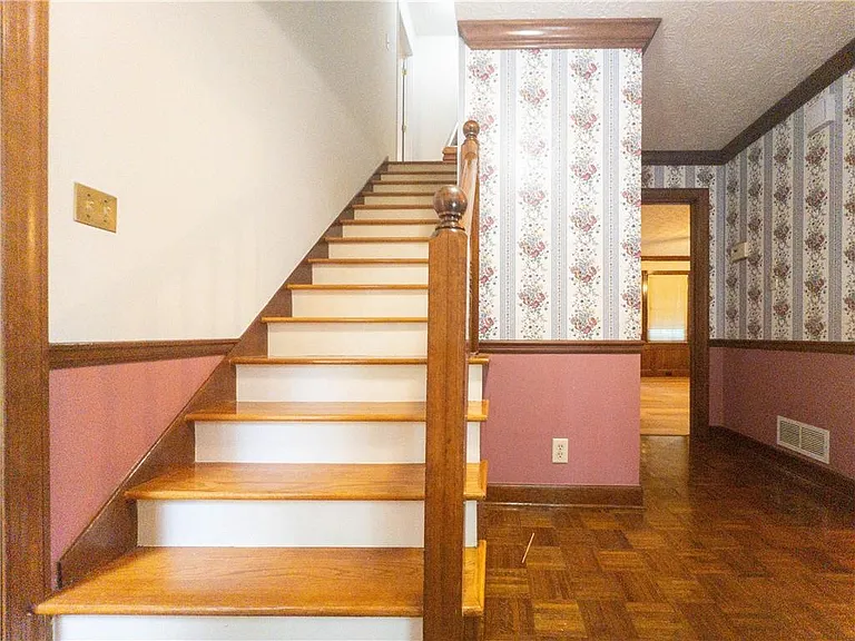 965 Millbrook Ct — Photo 4