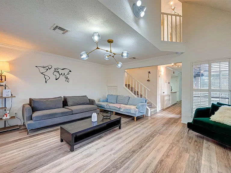 1908 Augusta Dr #7 — Photo 8