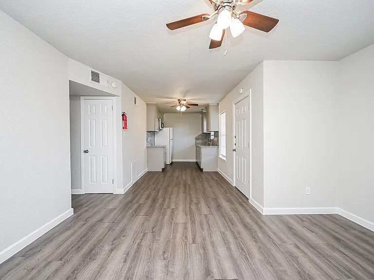 1518 East Ave — Photo 65