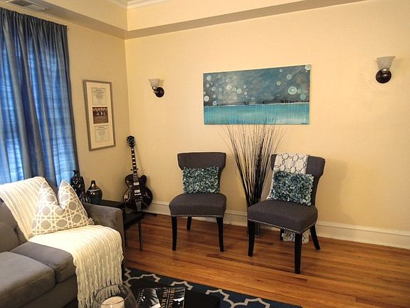 2nd image of 811 Erie St #2