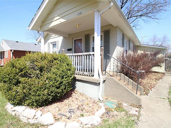 4th image of 2261 Woodlawn Ave