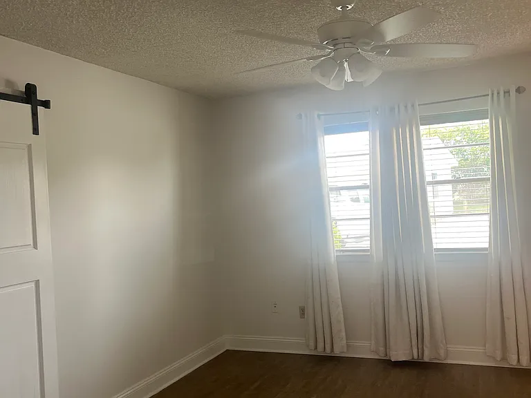 Shoreline Dr — Photo 10
