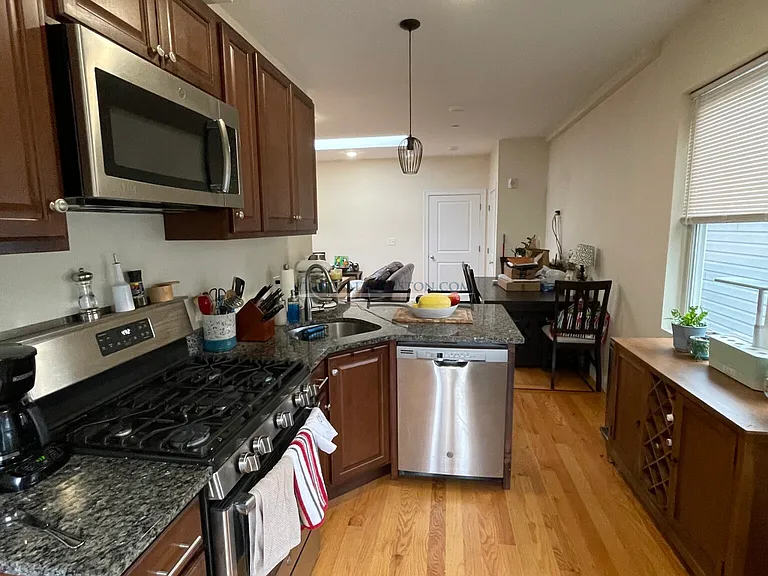 549 Washington St #6 — Photo 11