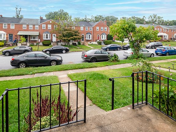 3rd image of 1621 Thetford Rd