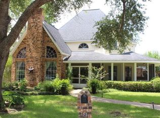 2 Inwood Cir, Bay City, TX 77414