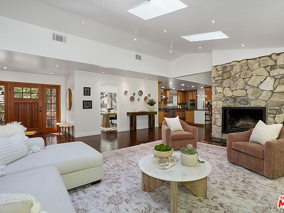 4th image of 3452 Mandeville Canyon Rd