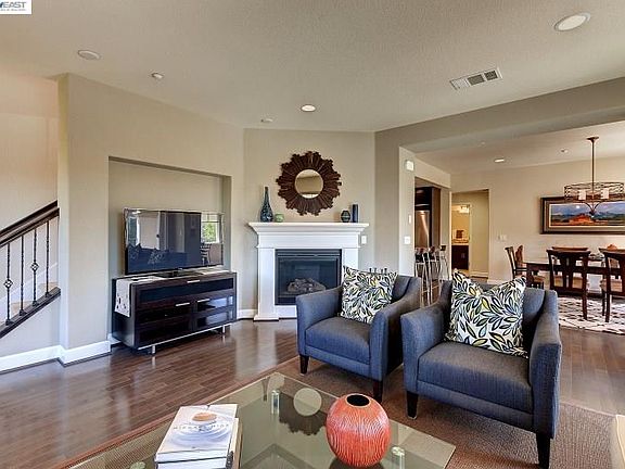 3rd image of 582 Heligan Ln Unit 1