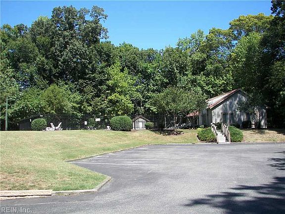 2nd image of 219 Bridgewater Dr