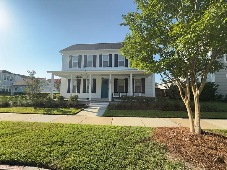 393 Oak Park St — Photo 1