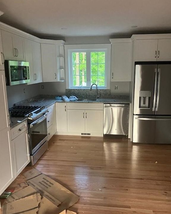 2nd image of 261 Pleasant St #12