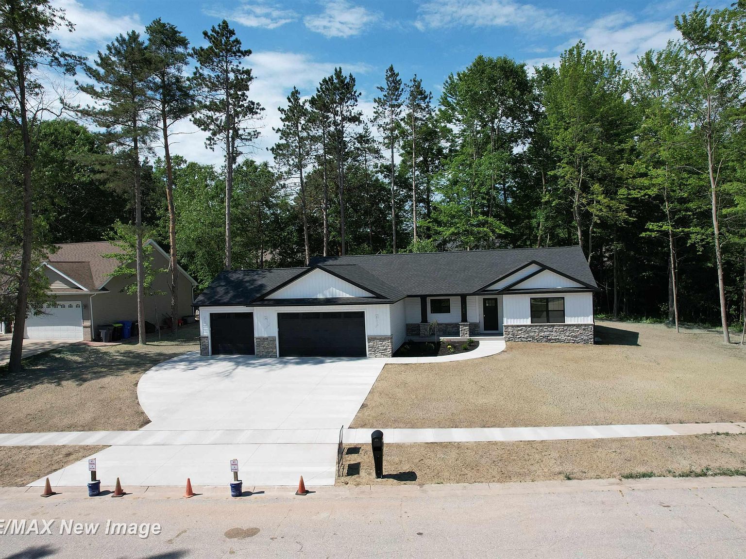 3706 Bobcat Ct, Midland, MI 48642 | Zillow