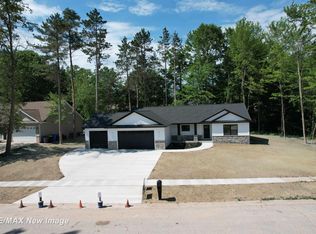 3706 Bobcat Ct, Midland, MI 48642