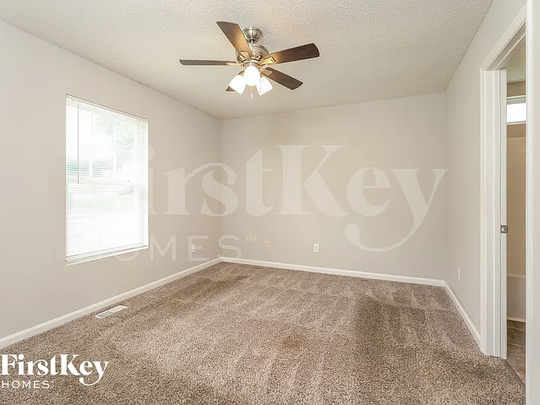 514 Three Oaks Dr — Photo 9