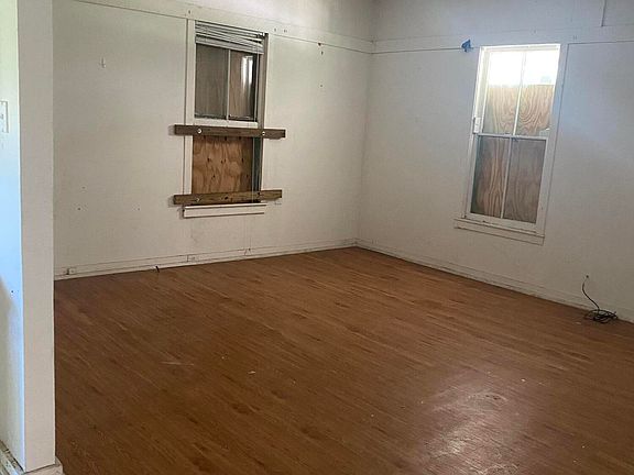 4th image of 800 OAK Street