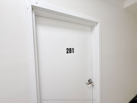 2nd image of 414 Dundas St W #201