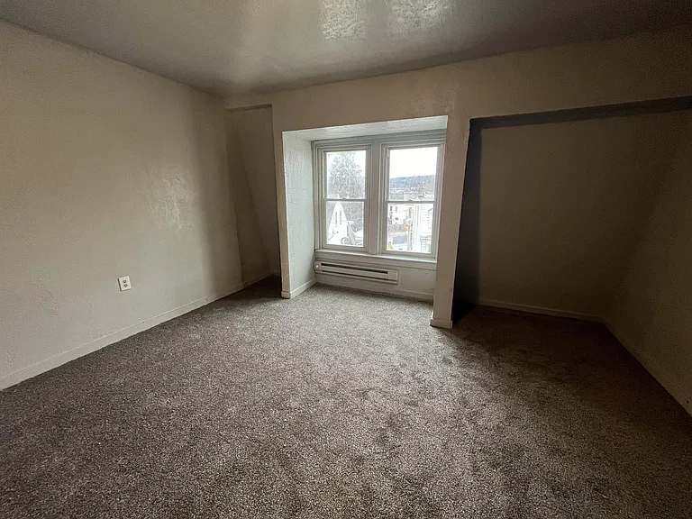 615 W Locust St — Photo 10